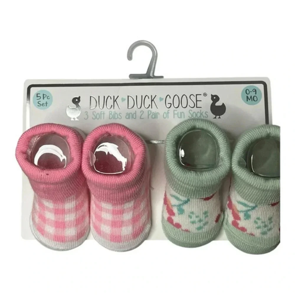 Duck Duck Goose Bib and Sock Set Infant One Size‎ Pink Green 5pc Home Grown New